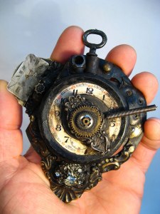 We have no idea what this is but we definitely want one! Pocket compass watch, or perhaps a timelord's device?