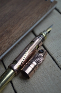 On the less monumental scale side of Russian Steampunk art, check out this gorgeous fountain pen.  I'd love to take this thing for a spin around a chapter or two, wouldn't you? - image courtesy of  steampunker.ru