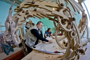 Since before the days of the Kievan Rus, the Russians have been known for their delicate and intricate woodworking. That tradition lives on in the Steampunk works of  Boris Bazhenov and Alexander Bobin - image courtesy of eurasianet.org